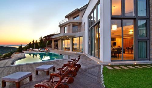 Four-Bedroom Villa with Private Pool and Sea View