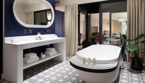Cardinal Suite