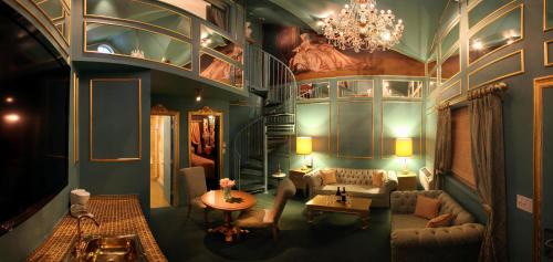 Amadeus' Bride Suite