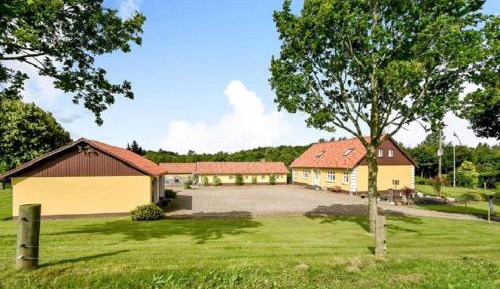 Bungalow with Garden View
