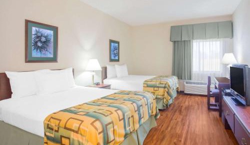 Queen Room with Two Queen Beds - Non-Smoking