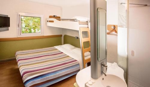 Standard Triple Room (Nonsmoking)