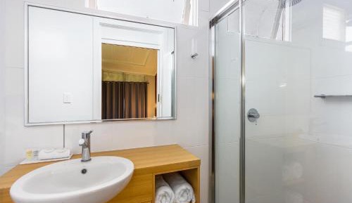 Queen Motel Room