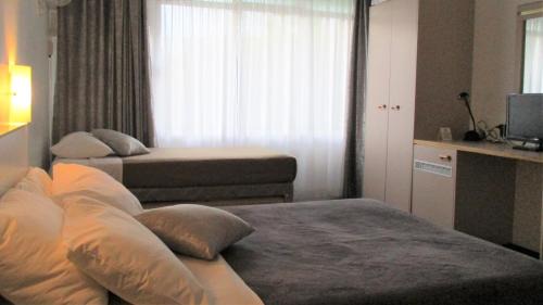 Family Room (2 Adults + 2 Children)
