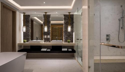 One-Bedroom Presidential King Suite with Pool View