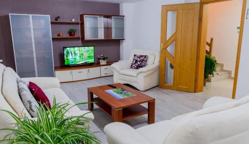 Three-Bedroom Apartment - Split Level