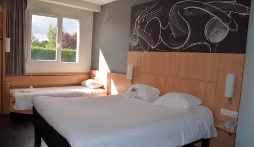Standard Room with one double and one single bed