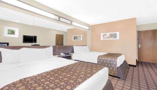 Queen Room with Two Queen Beds - Non-Smoking