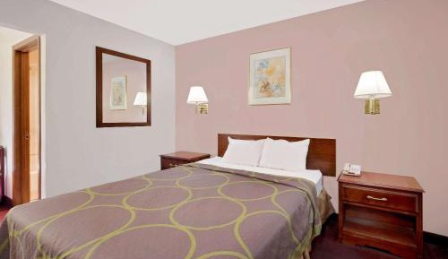 Queen Room - Non-Smoking