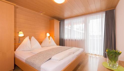 Apartment with Mountain View