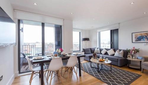 Deluxe Two-Bedroom Apartment with Balcony