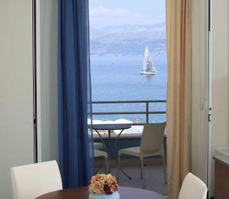 One-Bedroom Suite with Sea View