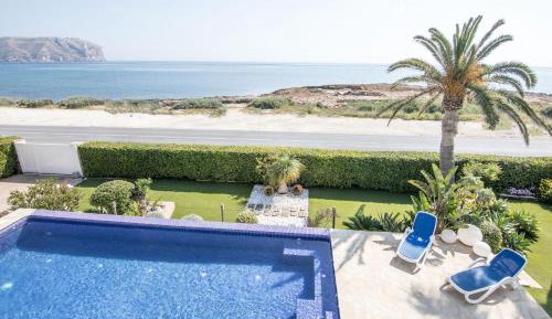 Villa - Beach Front