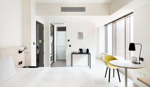 Medium King Room