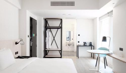 Smart King Accessible Room