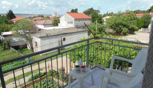 One-Bedroom Apartment with Balcony