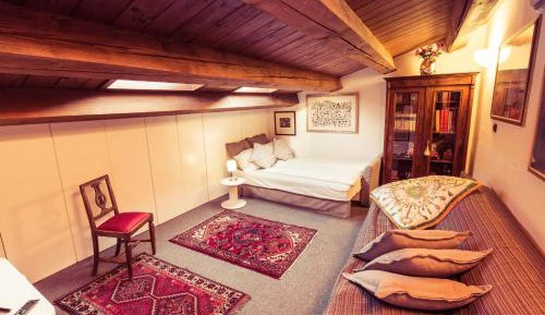 Deluxe Room (2 Adults + 1 Child)