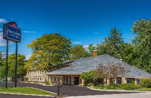 Delafield Hotel | AmericInn by Wyndham Delafield
