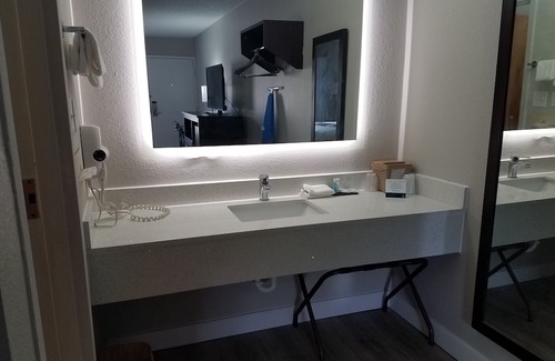 Emporia Hotel | Quality Inn