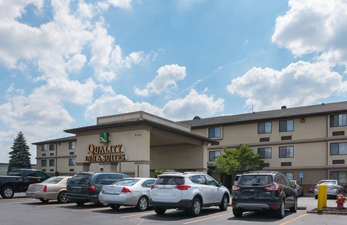 Romulus Hotel | Quality Inn & Suites Detroit Metro Airport
