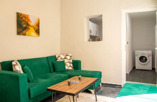 Konak Apartment | Authentic House near Popular Attractions in Izmir