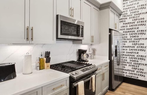 Central Business District House | Roami at The Brandywine |Rooftop Pool |4 Bed Combo