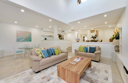 Port Douglas House | Fairway Vistas A Group Escape at Mirage Resort