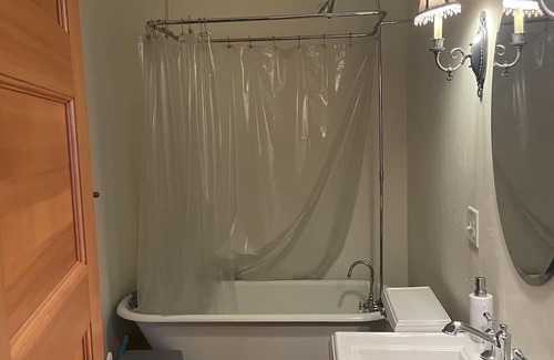 Mapleton Hill House | Remodeled Home In Historic Boulder. Live on Mapleton Hill - Stroll to Pearl St!