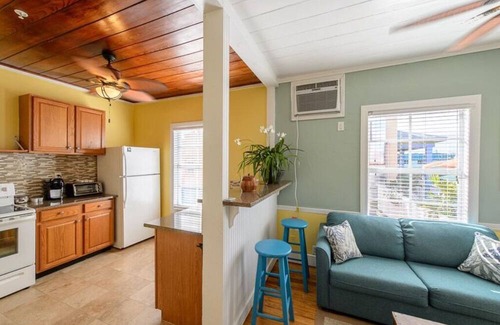Stuart House | THE CARIBBEAN SUITE AT OLD COLORADO INN