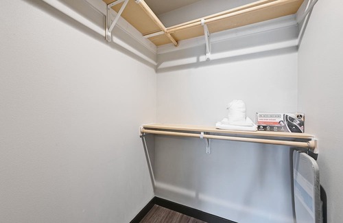 Hancock Apartment | North Campus (UT-Austin) Apt 7 /Red River/Moody Center