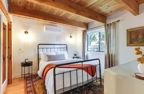 Murphys Cabin | New - Walk to Downtown from "The Local Pine"