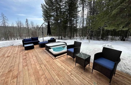 Messines Ski Chalet | Comfy Cottage w/Sauna and Hot Tub Nestled in Nature in Beautiful Messines, QC