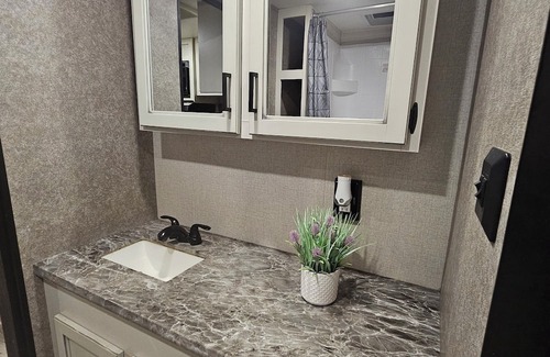 Taylor House | Rv close to samsung plant. 13 minutes. All include.