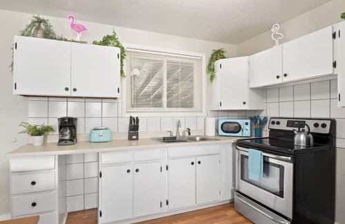 Dupont House | The Flamingo Inn, Denver - Pet Friendly Retro Home