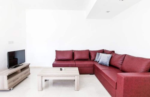 Zeytinlik Apartment | Flat w Pool, Balcony, BBQ Near Beach in Kyrenia