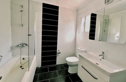 Zeytinlik Apartment | Flat w Pool, Balcony, BBQ Near Beach in Kyrenia
