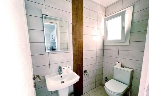 Zeytinlik Apartment | Flat w View, Pool, Balcony Near Beach in Kyrenia