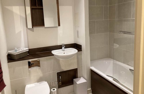 Waddon Apartment | Stylish and spacious apartment.