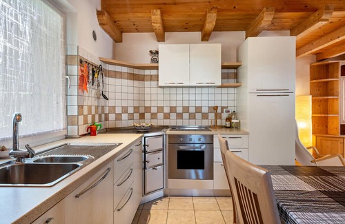 Pera Apartment | Apartment 'Davide ' with Mountain View, Private Garden and Wi-Fi