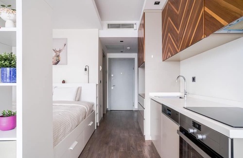 Mahmutbey Apartment | Flat w City View Wall 5 min to Mall of Istanbul