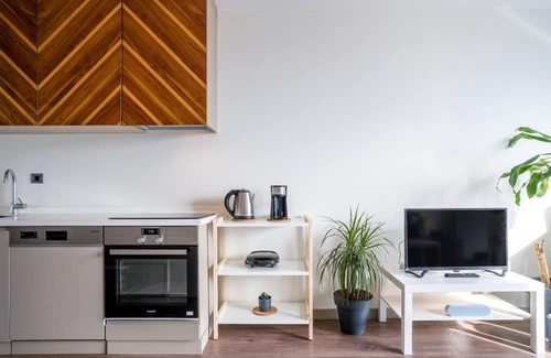 Mahmutbey Apartment | Flat w City View Wall 5 min to Mall of Istanbul