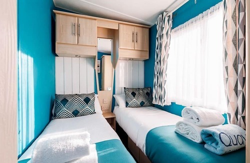 Hamworthy Apartment | Haven Heaven - a caravan that sleeps 6 guests in 3 bedrooms