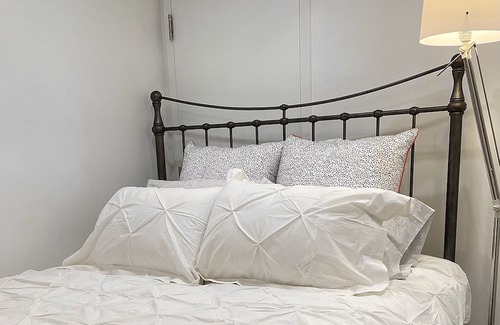 Dovercourt Park Apartment | Private Full Height Suite, Close to TTC - Salem Gallery