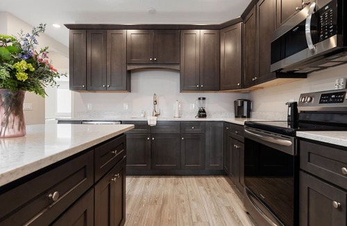 Traverse City Condo | ♛ 539 Bay St ⁀➷ Luxury Downtown 2BDR Lake View Penthouse Condo steps to Beach! ➠ 402W