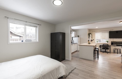 Squamish Cottage | The Cozy Nest: A Home Away From Home