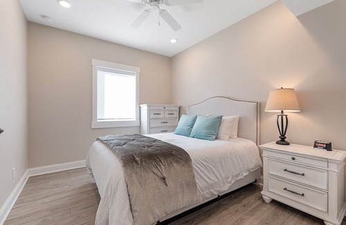 Traverse City Condo | ♛ 539 Bay St ⁀➷ Luxury Downtown 3BDR Lake View 2nd Floor Condo on West Bay ➠ 201W