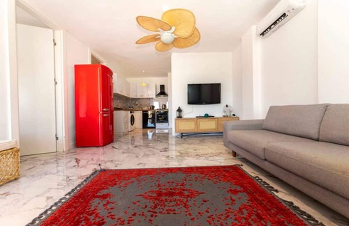 Meselik Apartment | Pleasant Home with Shared Pool in Bodrum