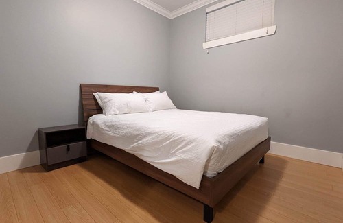 Marpole House | Cozy Home with New Furniture! Steps away from Downtown/UBC/Airport/Richmond