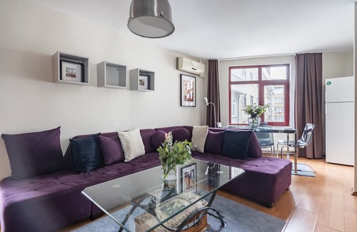 Osmanbey Apartment | Central Flat with Balcony and Terrace in Sisli