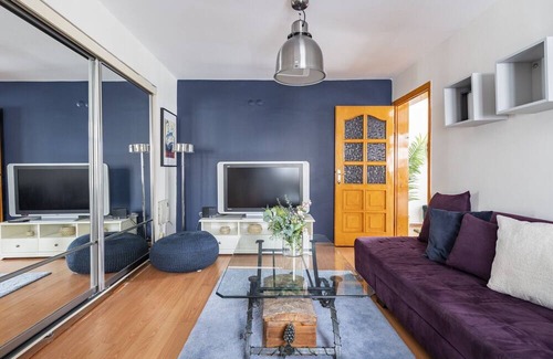 Osmanbey Apartment | Central Flat with Balcony and Terrace in Sisli